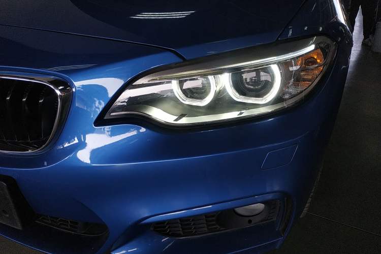 Used BMW 2 Series 2014 220i Sport Design Package Exterior 2