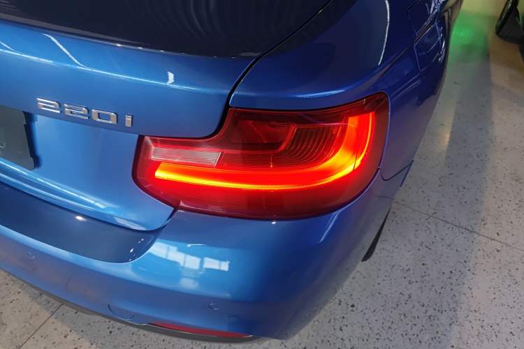 Used BMW 2 Series 2014 220i Sport Design Package Exterior 3