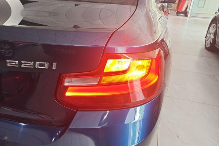 Used BMW 2 Series 2014 220i Sport Design Package Exterior 3