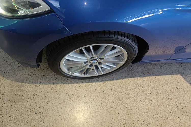 Used BMW 2 Series 2014 220i Sport Design Package Exterior 4