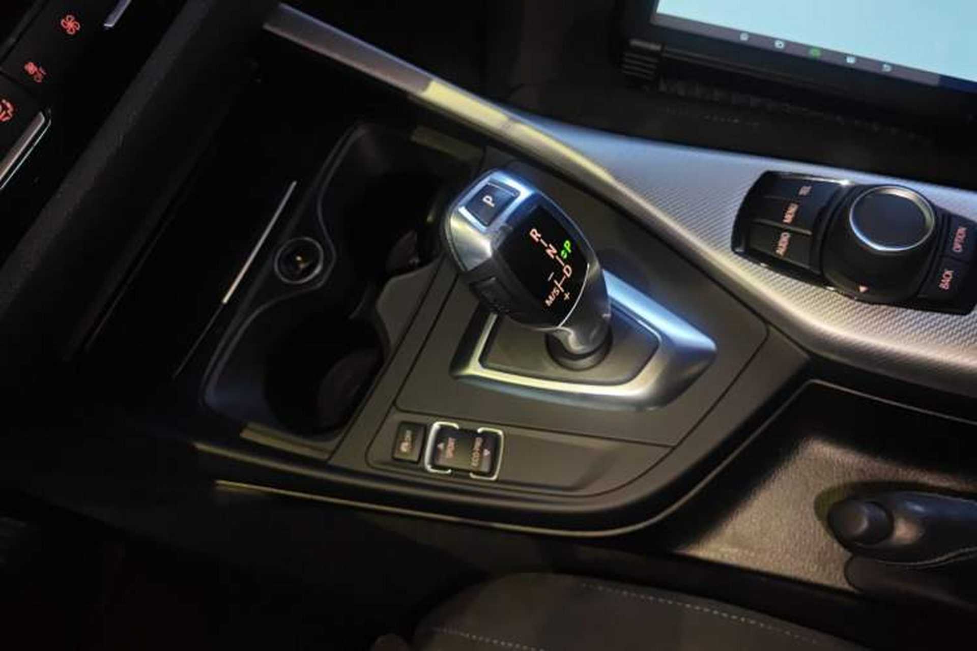 Used BMW 2 Series 2014 220i Sport Design Package Gear Lever