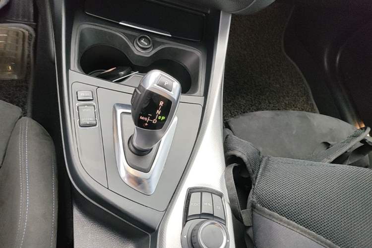 Used BMW 2 Series 2014 220i Sport Design Package Gear Lever