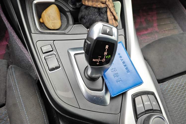 Used BMW 2 Series 2014 220i Sport Design Package Gear Lever