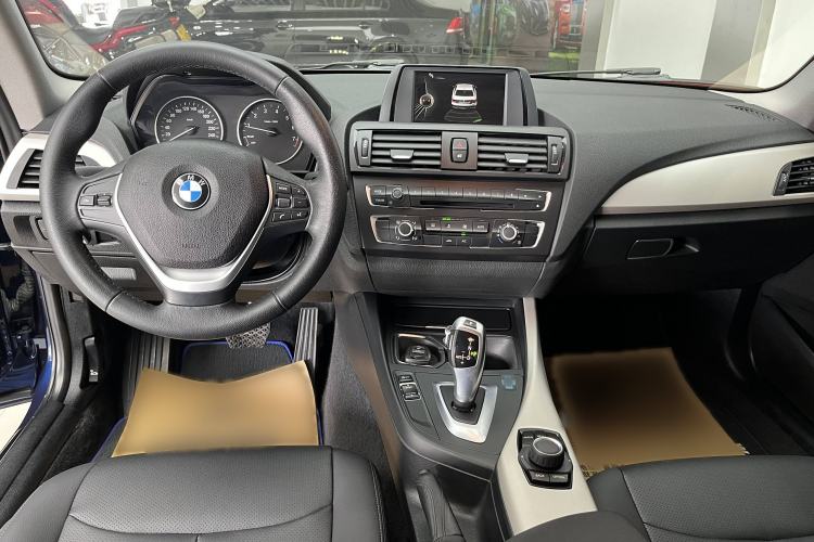 Used BMW 2 Series 2014 220i Leading Model Interior 1