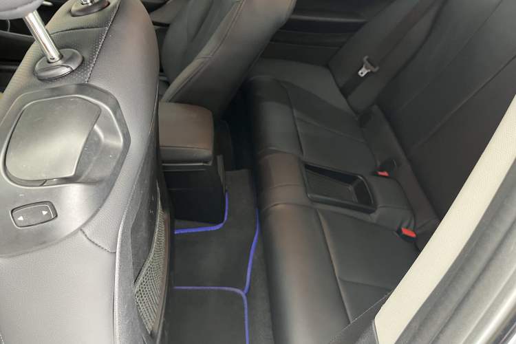 Used BMW 2 Series 2014 220i Leading Model Interior 3