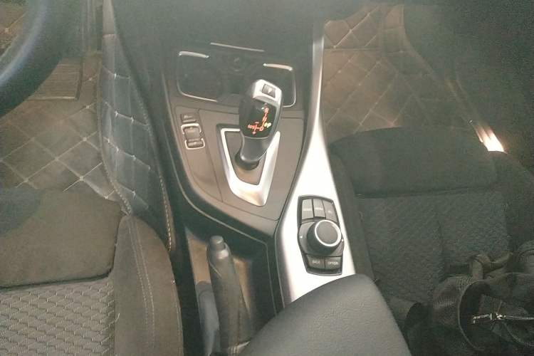 Used BMW 2 Series 2014 220i Sport Design Package Interior 3