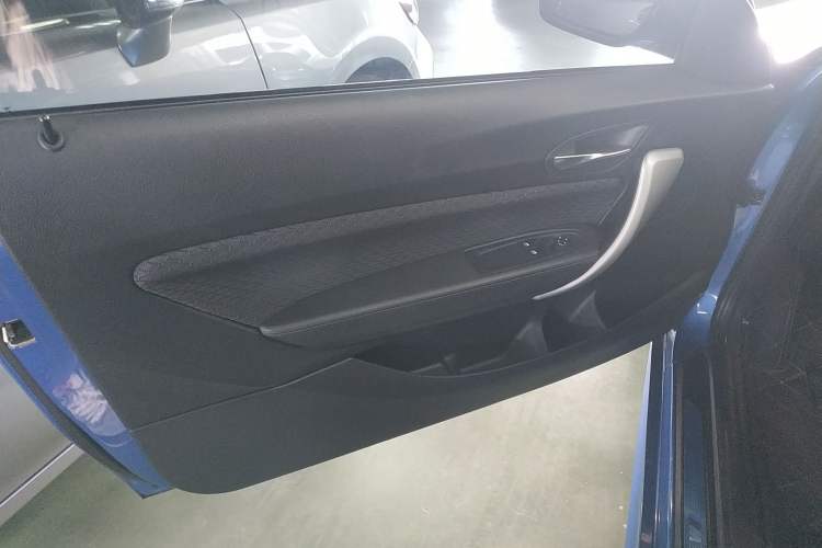 Used BMW 2 Series 2014 220i Sport Design Package Interior 4