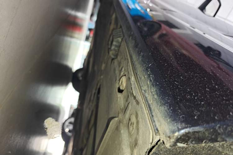 Used BMW 2 Series 2014 220i Sport Design Package Left Side Sill