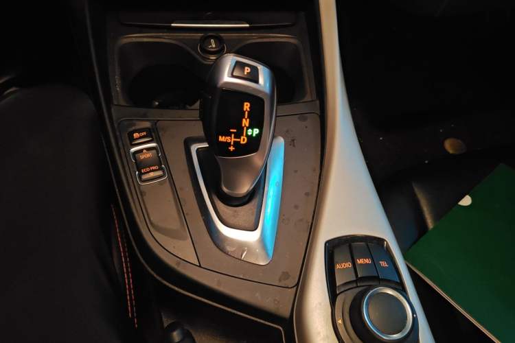Used BMW 2 Series 2014 220i Leading Model Gear Lever