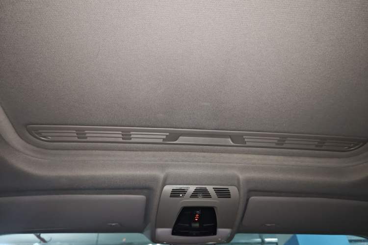 Used BMW 2 Series 2014 220i Leading Model Headliner