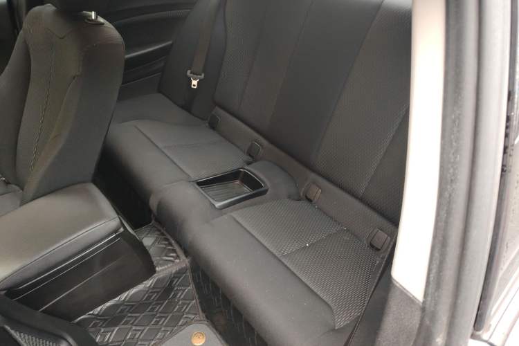 Used BMW 2 Series 2014 220i Leading Model Interior 1