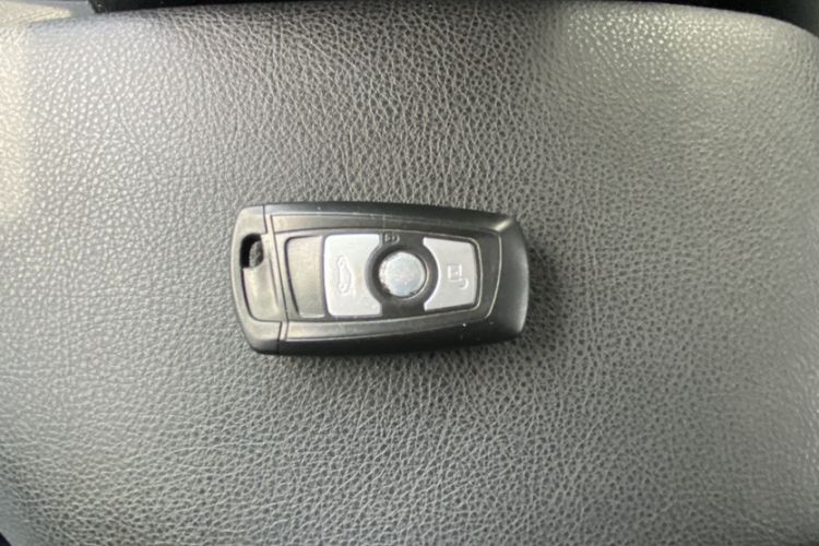 Used BMW 2 Series 2014 220i Leading Model Interior 2