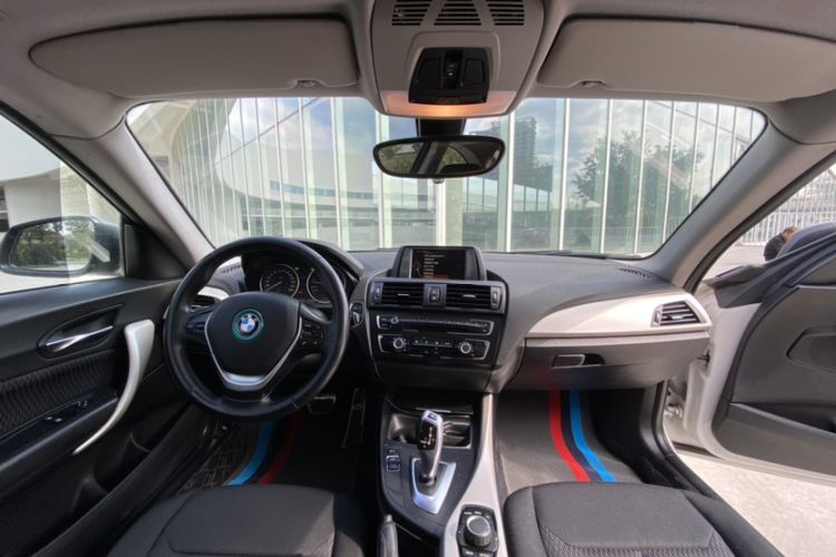 Used BMW 2 Series 2014 220i Leading Model Interior 3