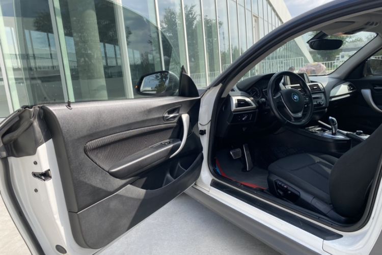 Used BMW 2 Series 2014 220i Leading Model Interior 4