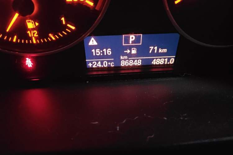Used BMW 2 Series 2014 220i Leading Model Odometer Close Up