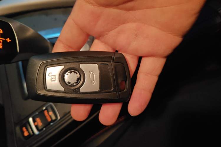 Used BMW 2 Series 2014 220i Leading Model Vehicle Key