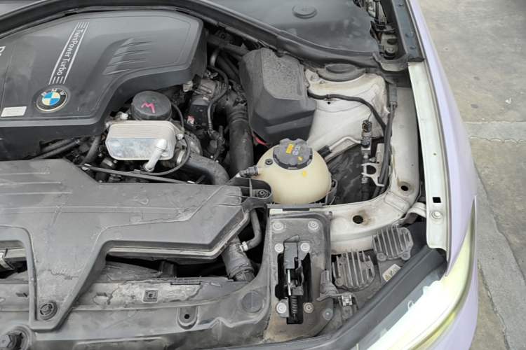 Used BMW 2 Series 2014 220i Sport Design Package Engine Bay Left