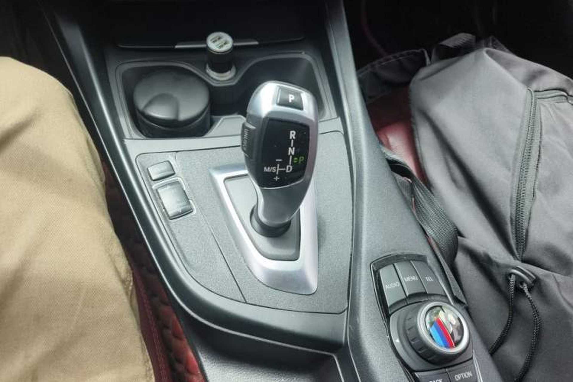 Used BMW 2 Series 2014 220i Leading Model Gear Lever
