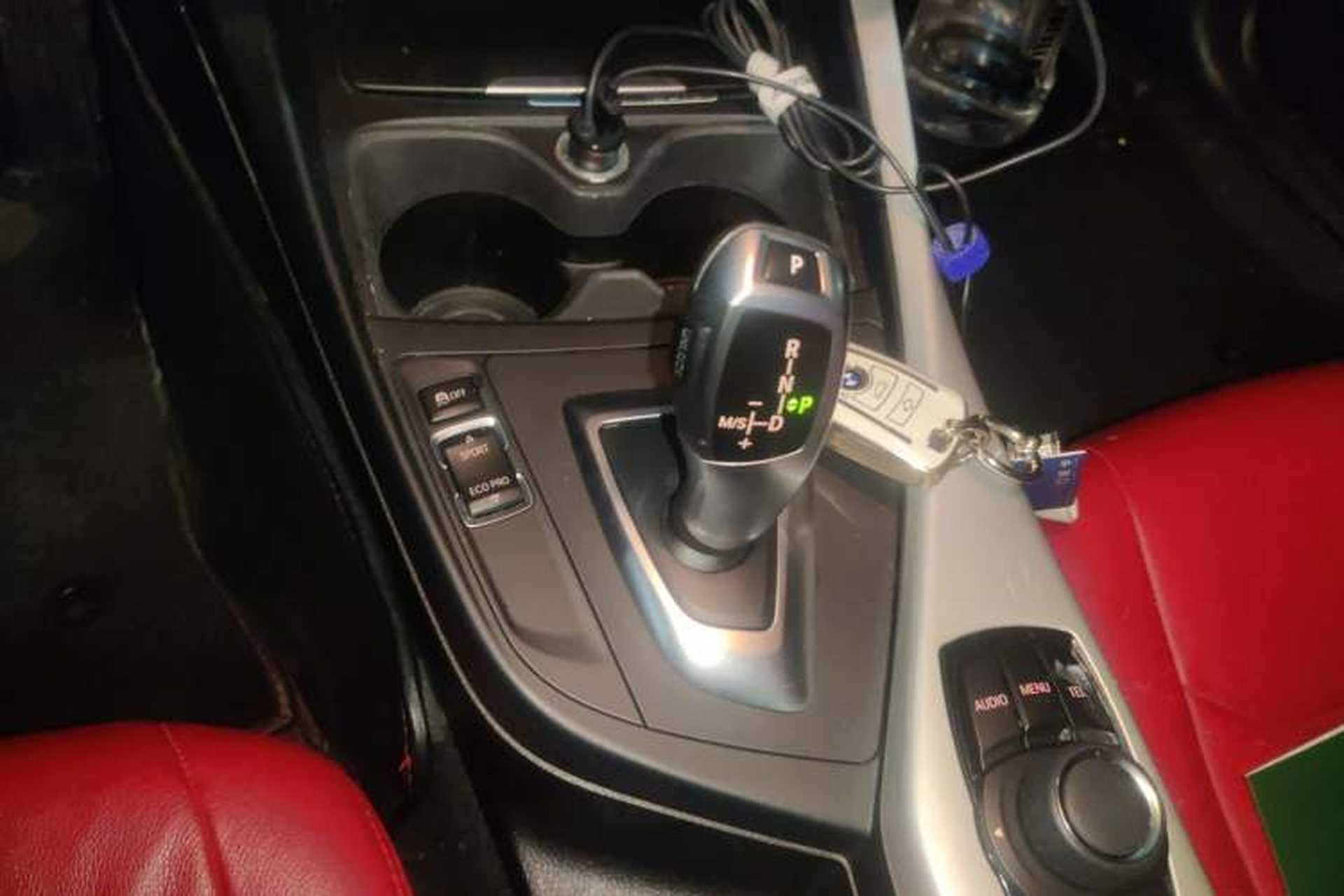 Used BMW 2 Series 2014 220i Leading Model Gear Lever