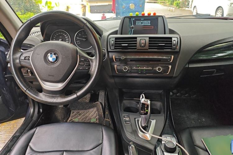 Used BMW 2 Series 2014 220i Leading Model Center Console