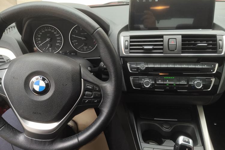 Used BMW 2 Series 2014 220i Leading Model Center Console