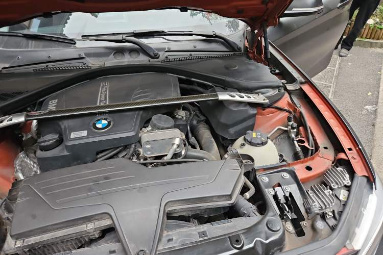 Used BMW 2 Series 2014 220i Sport Design Package Engine Bay Left