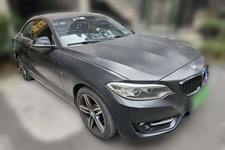 Used BMW 2 Series 2014 220i Sport Design Package Front Right 45 Deg