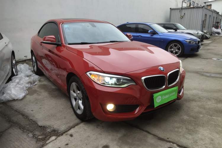 Used BMW 2 Series 2014 220i Leading Model Front Right 45 Deg