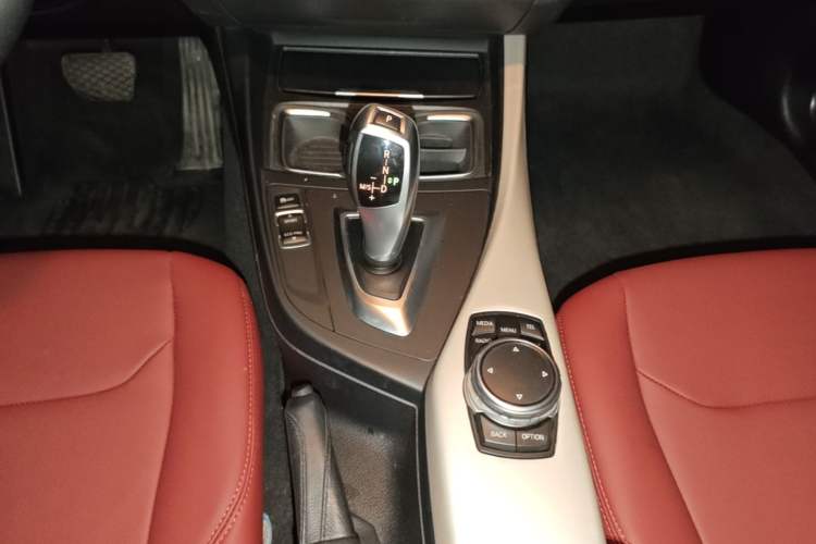 Used BMW 2 Series 2014 220i Leading Model Gear Lever