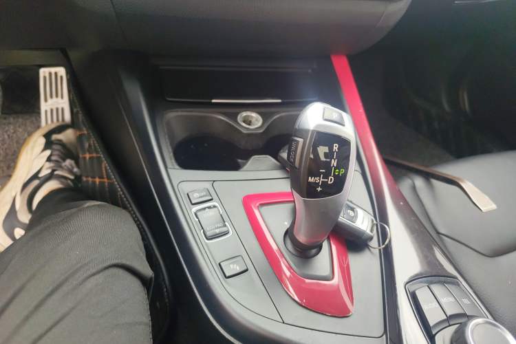 Used BMW 2 Series 2014 220i Leading Model Gear Lever