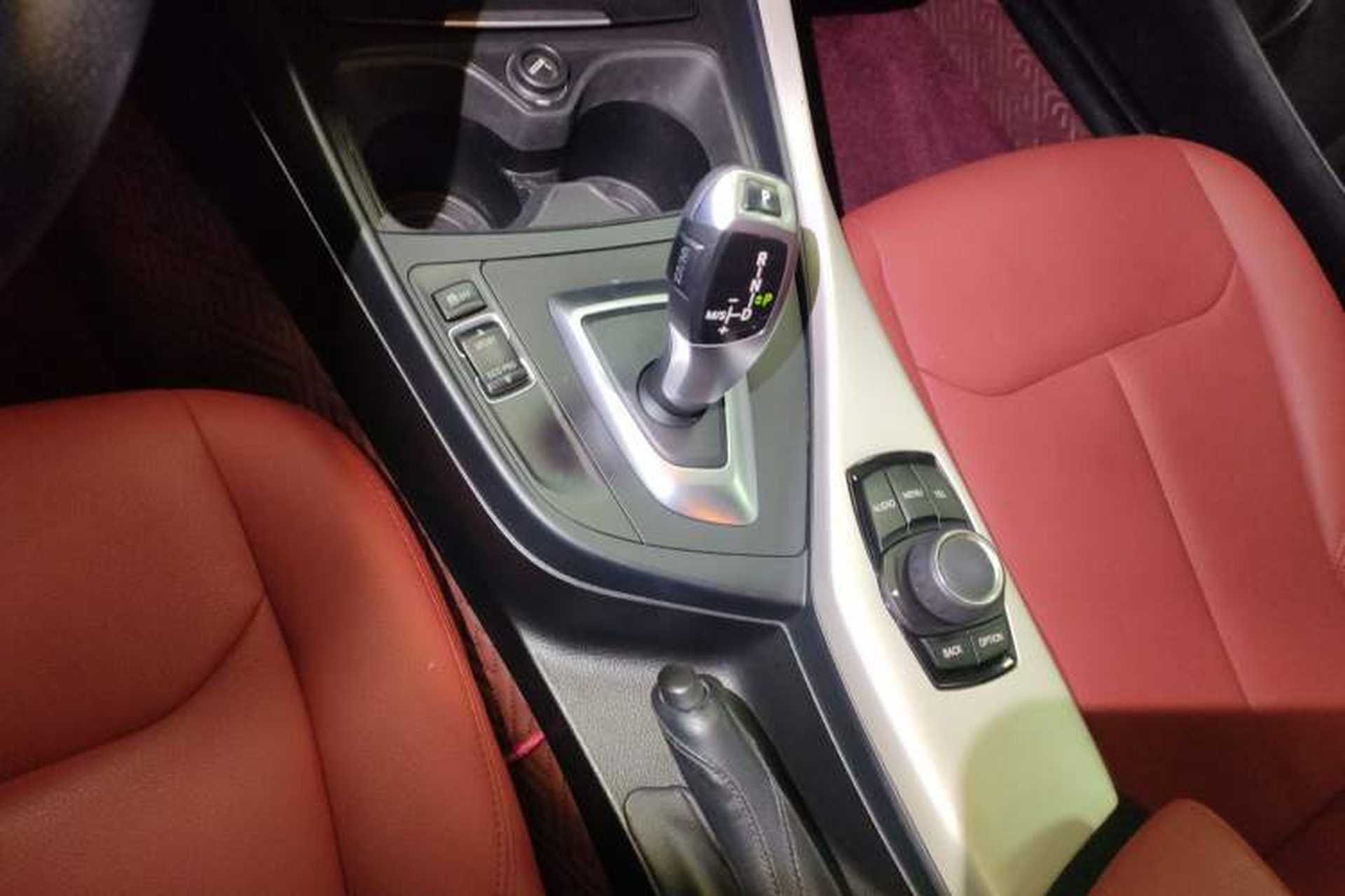Used BMW 2 Series 2014 220i Leading Model Gear Lever