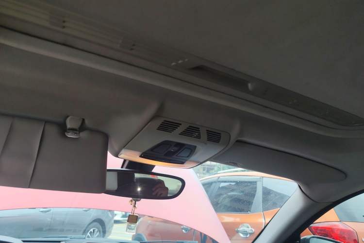 Used BMW 2 Series 2014 220i Leading Model Headliner
