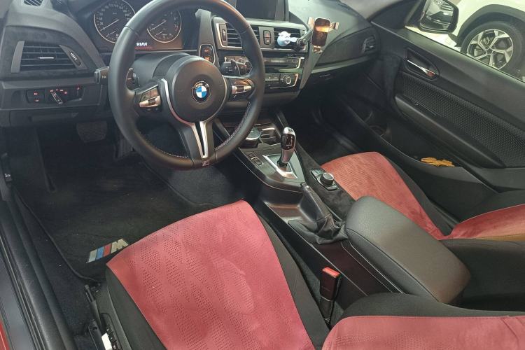 Used BMW 2 Series 2014 220i Leading Model Interior 1