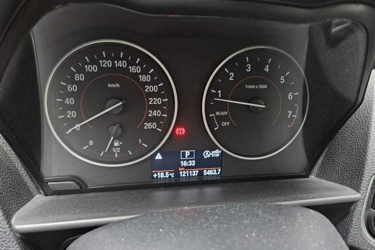 Used BMW 2 Series 2014 220i Sport Design Package Odometer Close Up