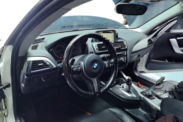 Used BMW 2 Series 2014 220i Leading Model Center Console