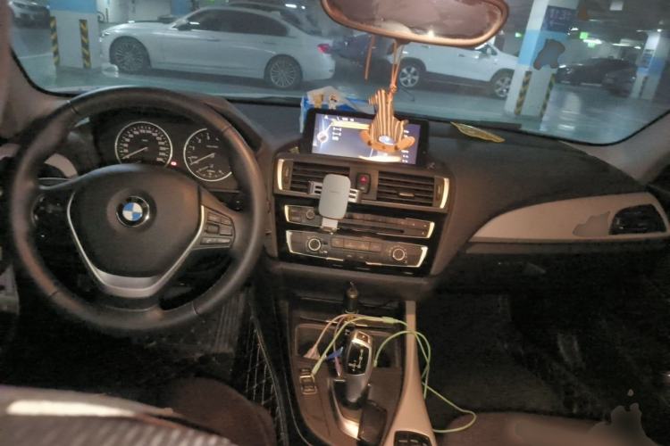 Used BMW 2 Series 2014 220i Sport Design Package Center Console
