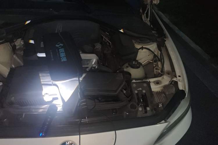 Used BMW 2 Series 2014 220i Sport Design Package Engine Bay Left