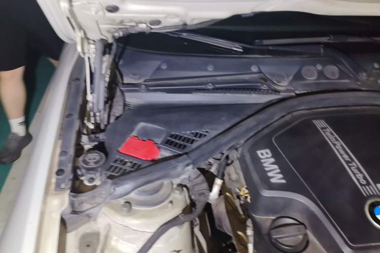Used BMW 2 Series 2014 220i Leading Model Engine Bay Right