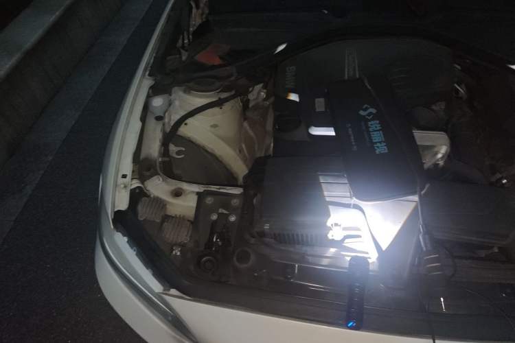 Used BMW 2 Series 2014 220i Sport Design Package Engine Bay Right