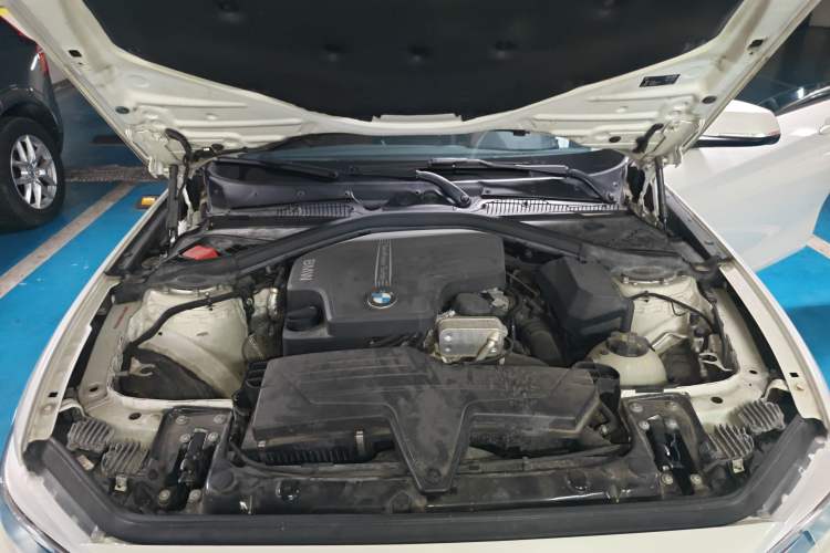 Used BMW 2 Series 2014 220i Leading Model Engine Bay