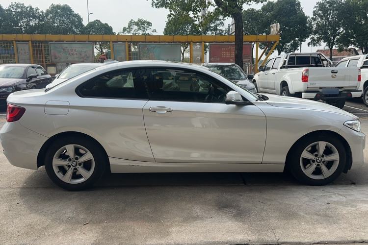 Used BMW 2 Series 2014 220i Leading Model Exterior 2