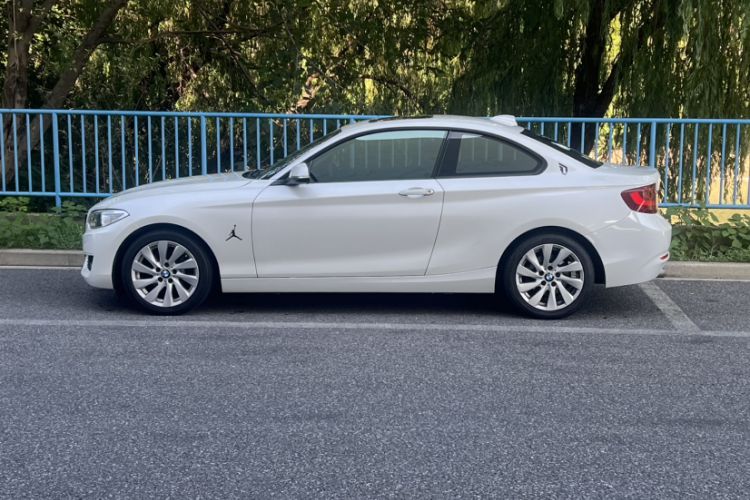 Used BMW 2 Series 2014 220i Leading Model Exterior 2