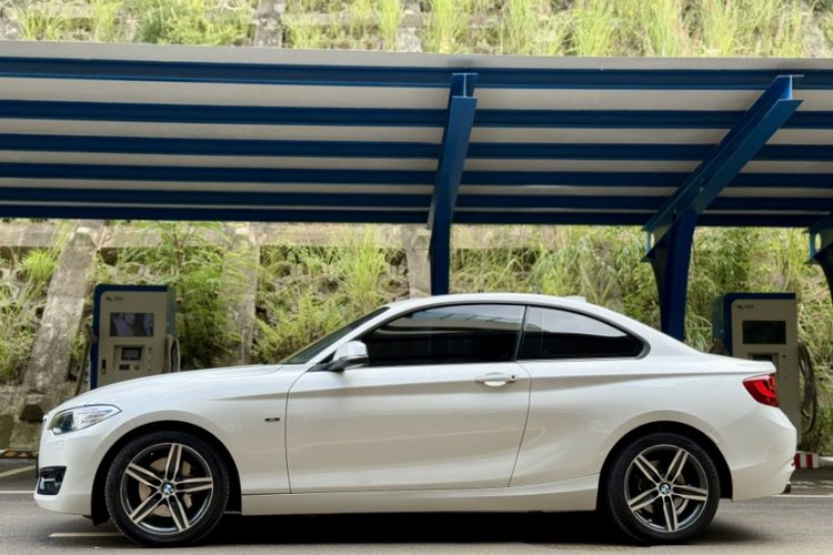 Used BMW 2 Series 2014 220i Sport Design Package Exterior 2