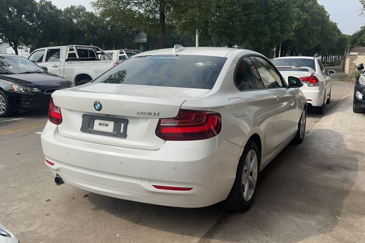 Used BMW 2 Series 2014 220i Leading Model Exterior 3
