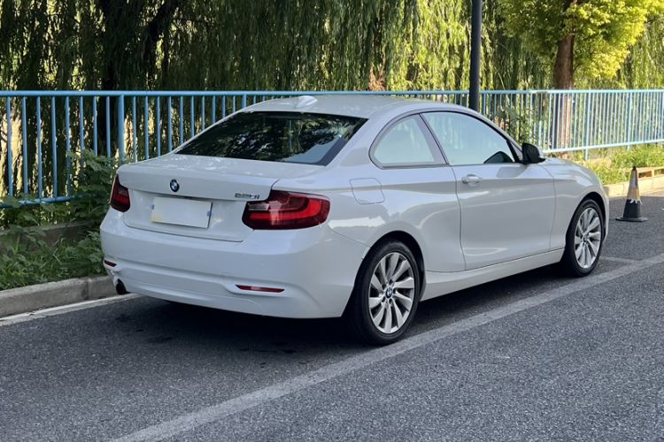 Used BMW 2 Series 2014 220i Leading Model Exterior 3