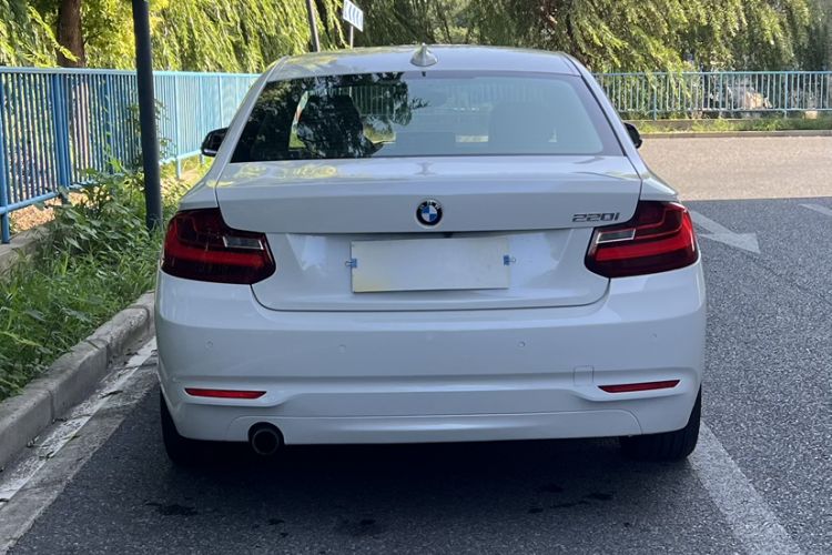 Used BMW 2 Series 2014 220i Leading Model Exterior 4