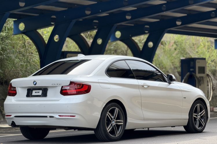 Used BMW 2 Series 2014 220i Sport Design Package Exterior 6