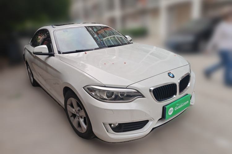 Used BMW 2 Series 2014 220i Leading Model Front Right 45 Deg
