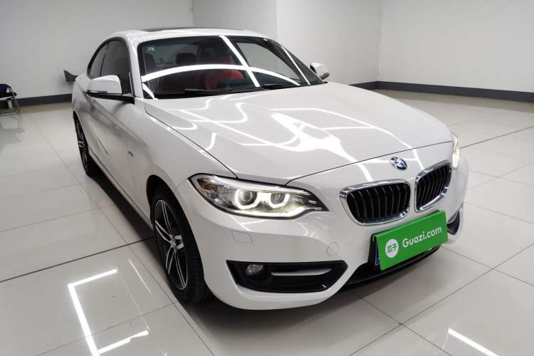 Used BMW 2 Series 2014 220i Sport Design Package Front Right 45 Deg