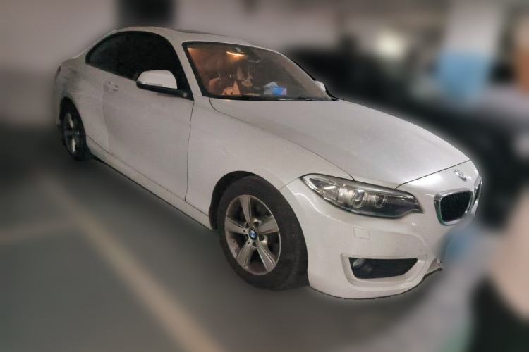 Used BMW 2 Series 2014 220i Sport Design Package Front Right 45 Deg